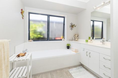 Photo of property in 39 Ayrshire Drive, Grandview Heights, Hamilton, 3200