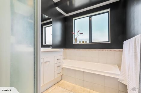 Photo of property in 34 Puriri Road, Pukekohe, 2120