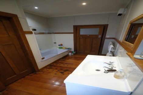 Photo of property in 25 Karina Terrace, Roslyn, Palmerston North, 4414