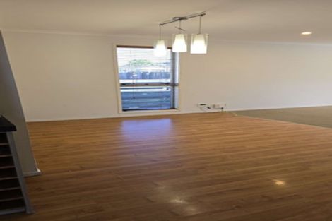 Photo of property in 38 Darren Crescent, Half Moon Bay, Auckland, 2012