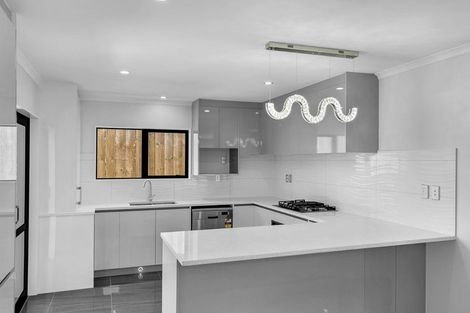 Photo of property in 12 Mcleod Road, Weymouth, Auckland, 2103