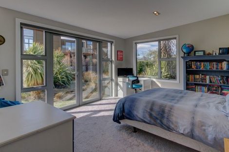 Photo of property in 2 Kahu Close, Wanaka, 9305