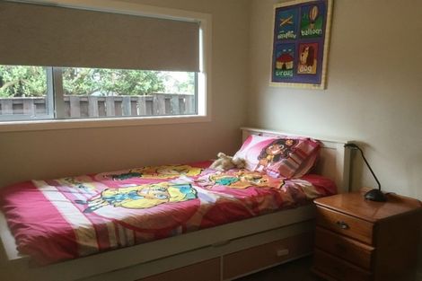 Photo of property in 1/104 East Coast Road, Forrest Hill, Auckland, 0620