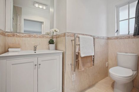 Photo of property in 32 Glenmore Road, Sunnyhills, Auckland, 2010