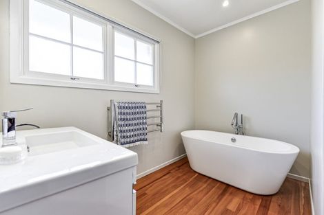 Photo of property in 39 Hillcrest Road, Hillcrest, Hamilton, 3216