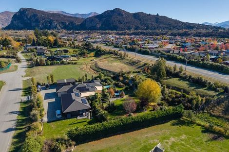Photo of property in 10 Jack Young Place, Albert Town, Wanaka, 9305
