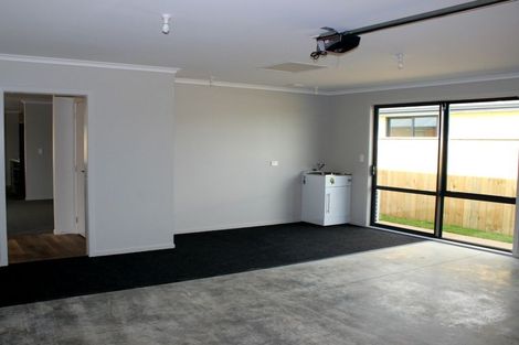 Photo of property in 1 Angus Place, Carterton, 5713