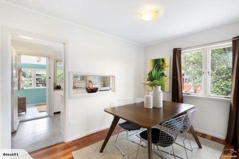 Photo of property in 10 Rixon Place, Te Atatu Peninsula, Auckland, 0610