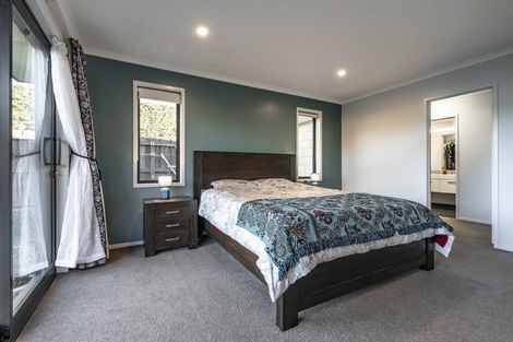 Photo of property in 35 Lilac Close, Cambridge, 3434