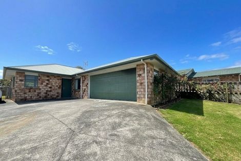 Photo of property in 10 Trillick Place, Tuakau, 2121