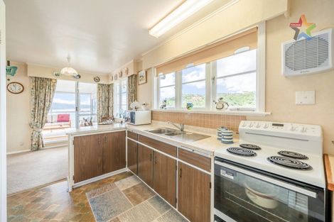 Photo of property in 60 Pokohiwi Road, Normandale, Lower Hutt, 5010