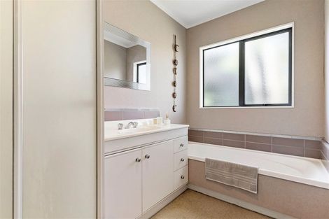 Photo of property in 2/25 Grassways Avenue, Pakuranga, Auckland, 2010