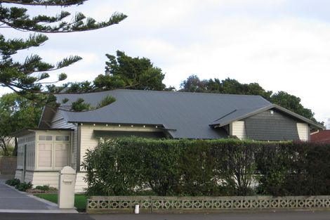 Photo of property in 124 Featherston Street, Palmerston North, 4410