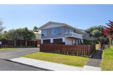 Photo of property in 1/117 Lynn Road, Bayview, Auckland, 0629