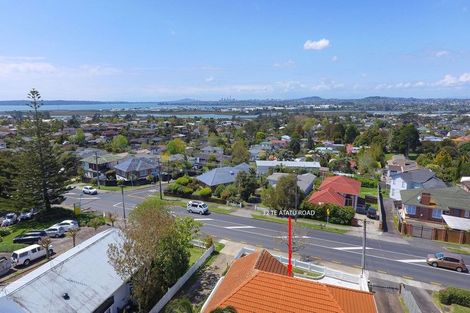 Photo of property in 32 Te Atatu Road, Te Atatu South, Auckland, 0610