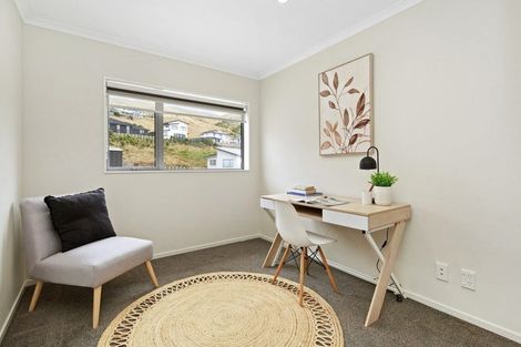 Photo of property in 127 Amesbury Drive, Churton Park, Wellington, 6037