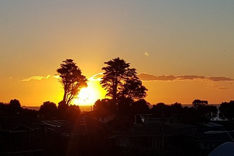 Photo of property in 5 Chatswood Grove, Fitzroy, New Plymouth, 4312