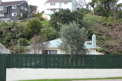 Photo of property in 43 Seaview Road, Marfell, New Plymouth, 4310