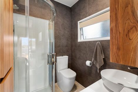 Photo of property in 10 Caledonia Place, Highlands Park, New Plymouth, 4312