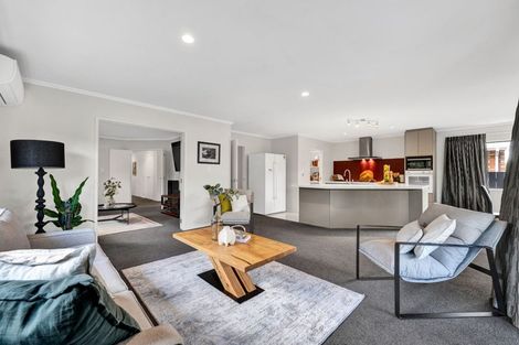 Photo of property in 28 Paynters Avenue, Strandon, New Plymouth, 4312