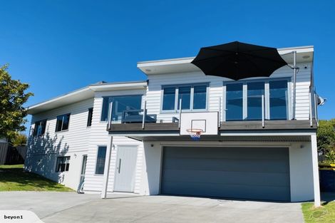 Photo of property in 560 Beach Road, Rothesay Bay, Auckland, 0630