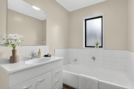 Photo of property in 61d Sabulite Road, Kelston, Auckland, 0602