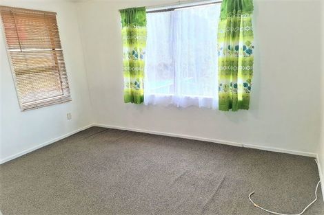 Photo of property in 28 Beauchamp Drive, Massey, Auckland, 0614