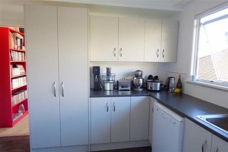 Photo of property in 150 Vivian Street, New Plymouth, 4310