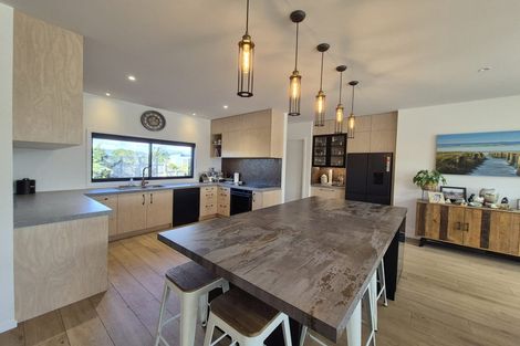 Photo of property in 105 Mahoe Place, Matarangi, Whitianga, 3592