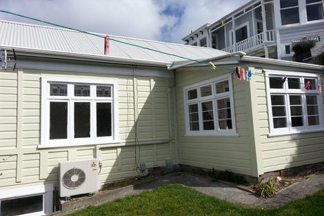 Photo of property in 90 Kelburn Parade, Kelburn, Wellington, 6012