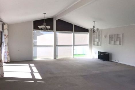 Photo of property in 4 Ondine Place, Glenfield, Auckland, 0629