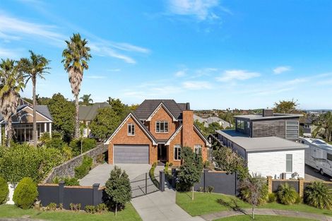 Photo of property in 24 The Mews, Shamrock Park, Auckland, 2016