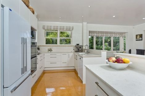 Photo of property in 547 Glenfield Road, Glenfield, Auckland, 0629