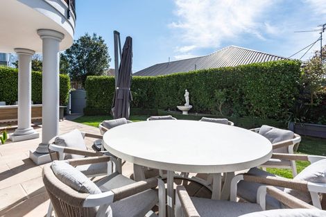 Photo of property in 16 Clyde Road, Upper Riccarton, Christchurch, 8041