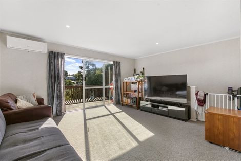 Photo of property in 44 Tamahere Drive, Glenfield, Auckland, 0629