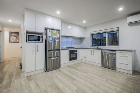 Photo of property in 12 Hard Beech Street, Takanini, 2110