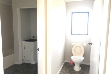 Photo of property in 1/92 Target Road, Totara Vale, Auckland, 0629