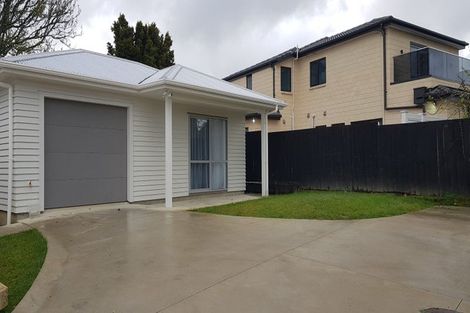 Photo of property in 32 Roberts Road, Te Atatu South, Auckland, 0610