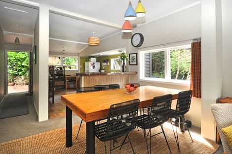 Photo of property in 42 Kauri Road, Laingholm, Auckland, 0604