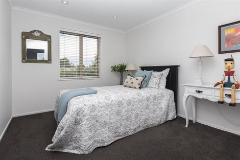 Photo of property in 135a Avonhead Road, Avonhead, Christchurch, 8042