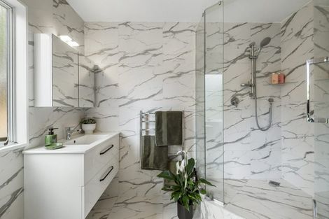 Photo of property in 2/12a Mcdowell Crescent, Hillcrest, Auckland, 0627