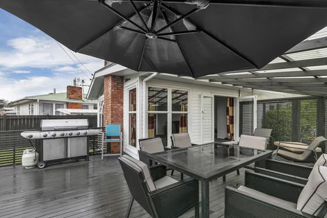 Photo of property in 38 Maui Pomare Street, Blockhouse Bay, Auckland, 0600