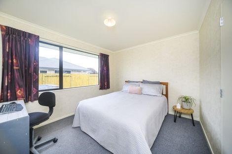 Photo of property in 20 Boston Parade, Kelvin Grove, Palmerston North, 4414