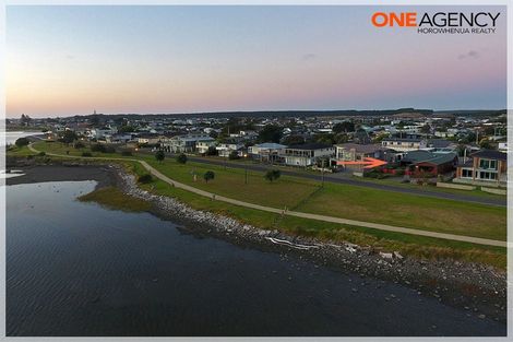 Photo of property in 35 Hartley Street, Foxton Beach, Foxton, 4815