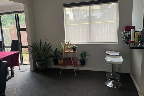 Photo of property in 1/179 Wiseley Road, West Harbour, Auckland, 0618