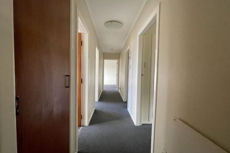 Photo of property in 9 Bellringer Crescent, Newlands, Wellington, 6037