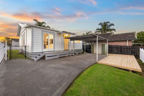 Photo of property in 1/141 Colwill Road, Massey, Auckland, 0614