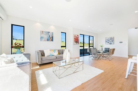 Photo of property in 14 Emerald Avenue, Rosehill, Papakura, 2113