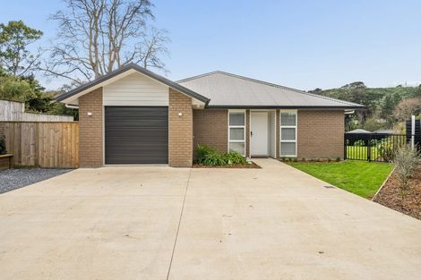 Photo of property in 15 Rewarewa Way, Timberlea, Upper Hutt, 5018