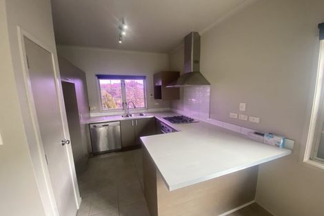 Photo of property in 28 Mulvaney Crescent, Henderson, Auckland, 0612